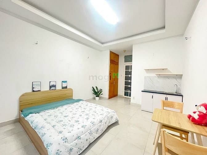 Hình ảnh Chính chủ cho thuê phòng ban công gần cầu SG Q2
