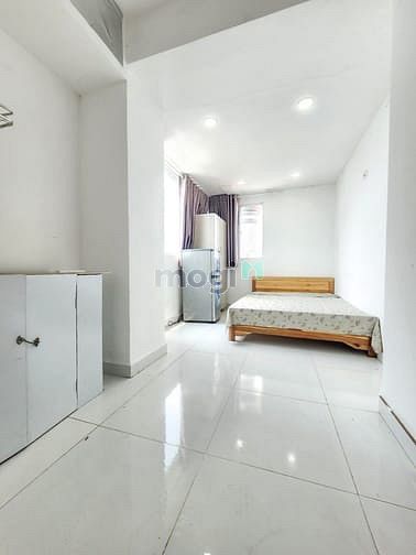 Hình ảnh Cho Thuê CHDV 2PN Ban Công Lớn Sát Phạm Văn Đồng