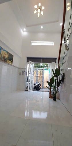 Hình ảnh Nhà 1 trệt 1 lửng ngay chợ Long Trường