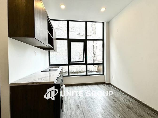Hình ảnh Phòng Cửa Sổ Lớn Bạch Đằng Gần Sân Bay