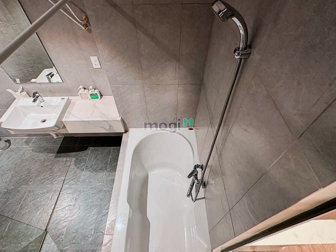Hình ảnh Căn Hộ Luxury Ban Công Sát Quận 1, Thang Máy, NT Siêu Xịn