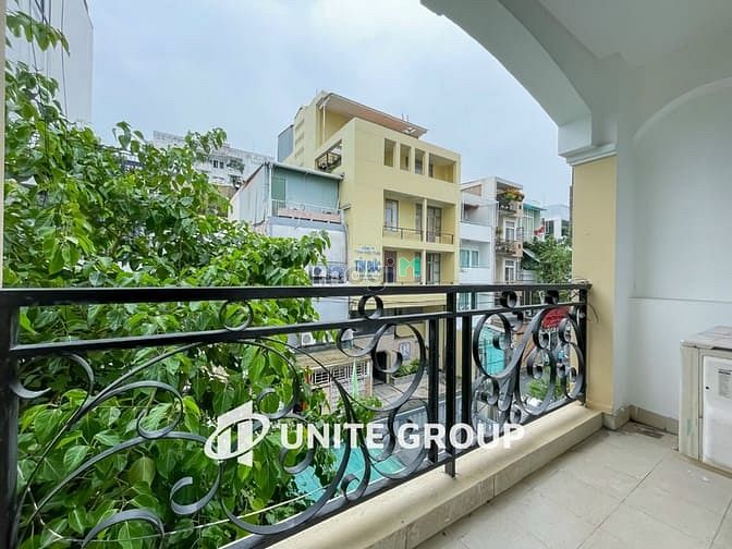 Hình ảnh Trống sẵn một phòng ban công cửa sổ siêu thoáng