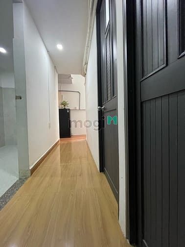 Hình ảnh Cho thuê Studio 2 phòng ngủ có sân thoáng mát trên đường Bạch Mã, Quận