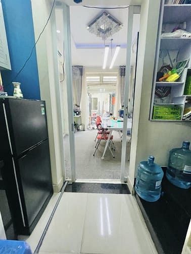 Hình ảnh Nhà ngay CMT8- Q3- DT 26m2- 4PN-4WC
