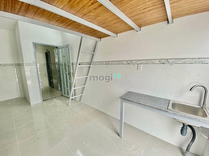 Hình ảnh Duplex bancol mặt tiền đường Tây Hoà ngay ngã tư MK