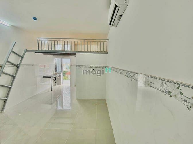 Hình ảnh Duplex bancol mặt tiền đường Tây Hoà ngay ngã tư MK