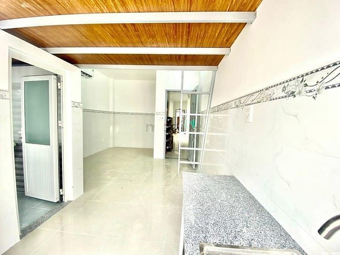 Hình ảnh Duplex bancol mặt tiền đường Tây Hoà ngay ngã tư MK