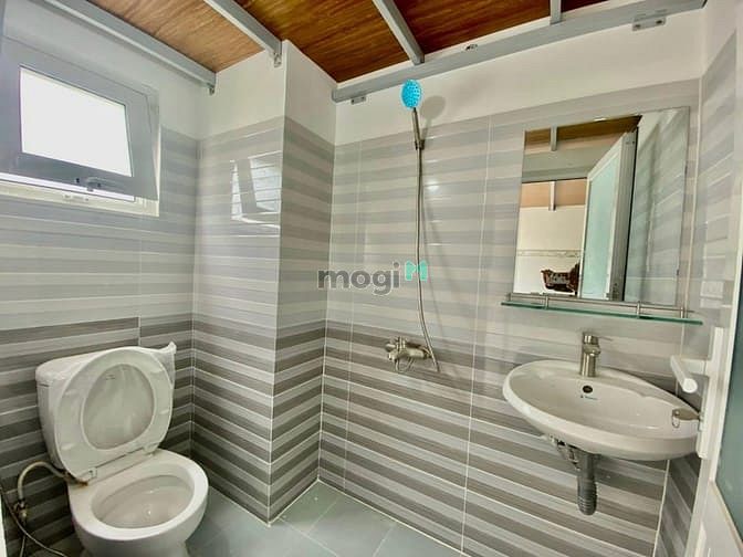 Hình ảnh Duplex bancol mặt tiền đường Tây Hoà ngay ngã tư MK