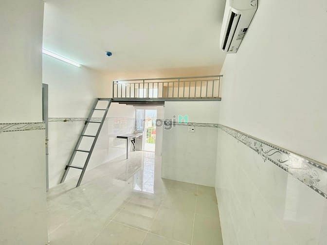 Hình ảnh Duplex bancol mặt tiền đường Tây Hoà ngay ngã tư MK