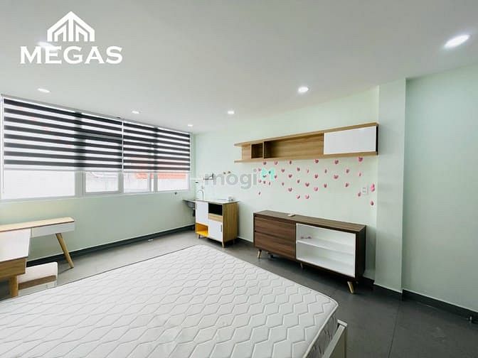Hình ảnh Chính Chủ Cho Thuê Studio Full Nội Thất Cửa Sổ lớn Gần Sân Bay