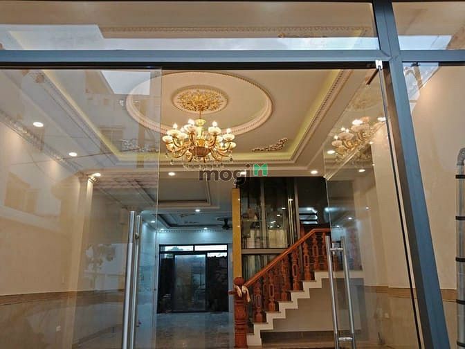 Hình ảnh Biệt thự dát vàng ngay chợ Phước bình có thang máy