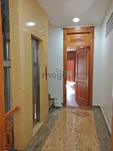 Hình ảnh Biệt thự dát vàng ngay chợ Phước bình có thang máy