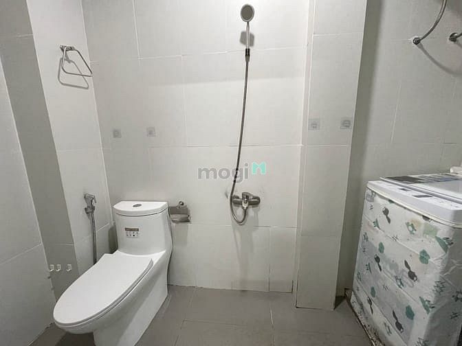 Hình ảnh Cho thuê studio ban công full nội thất Tôn Thất Thuyết Q4