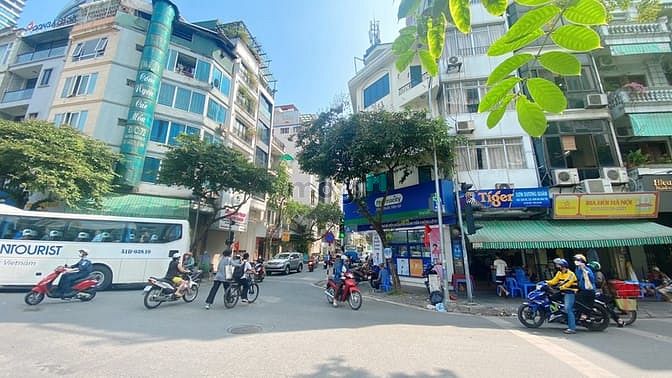 Hình ảnh Cho thuê căn góc siêu đắc địa mặt phố Cửa Bắc - Ba Đình