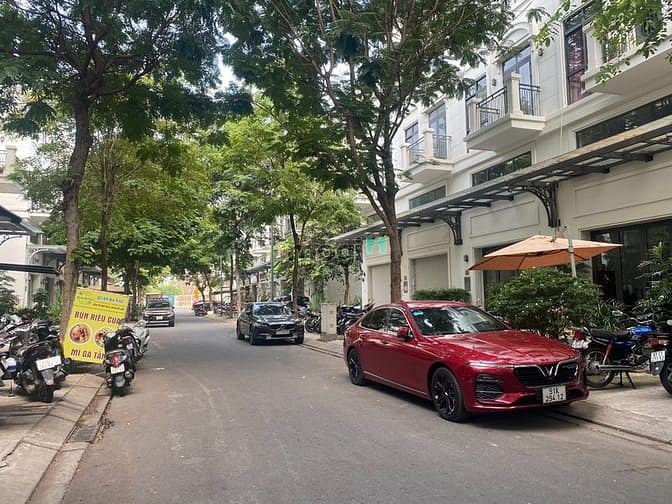 Hình ảnh Cho Thuê Nhà Phố Lakeview , An Phú 100 m2, Thang máy Chỉ 38 Triệu.
