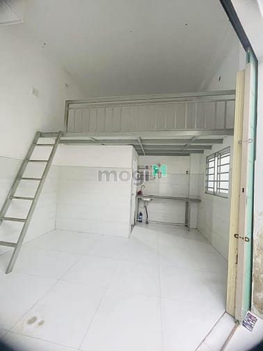 Hình ảnh Phòng 30m2 Sẵn Máy Lạnh Ngay Tân Quý - Đh Công Thương