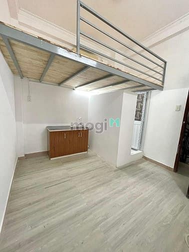 Hình ảnh Phòng Sẵn Máy Lạnh Ngay Âu Cơ - Văn Hiến