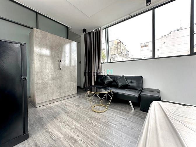 Hình ảnh Cho thuê studio có ban công siêu mát trên đường Lê Thánh Tôn, Quận 1