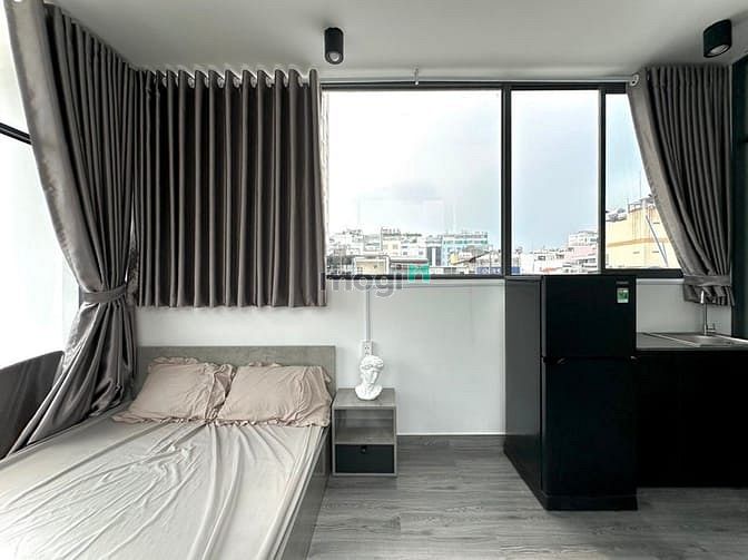 Hình ảnh Cho thuê studio có ban công siêu mát trên đường Lê Thánh Tôn, Quận 1