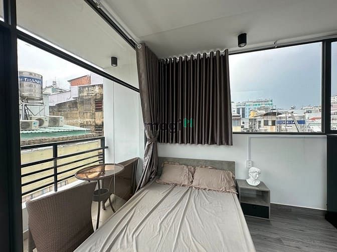 Hình ảnh Cho thuê studio có ban công siêu mát trên đường Lê Thánh Tôn, Quận 1