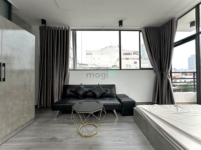 Hình ảnh Cho thuê studio có ban công siêu mát trên đường Lê Thánh Tôn, Quận 1