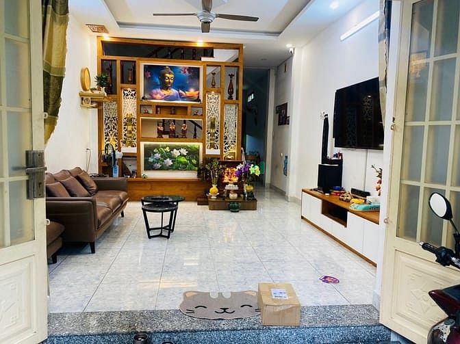 Hình ảnh Bán Nhà MT đường xe Hơi- Vincom Lê Văn Việt