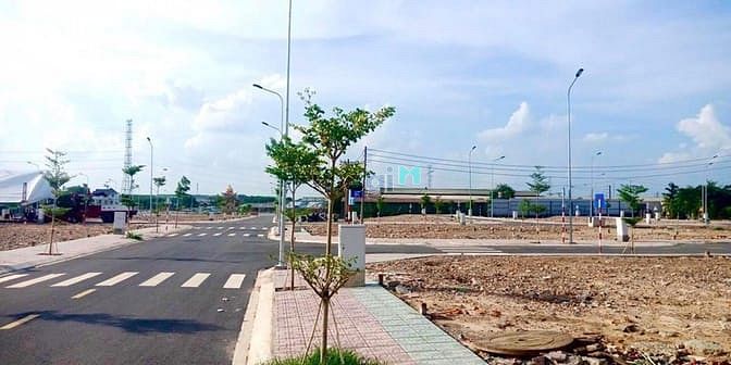 Hình ảnh Chuyển nhượng gấp lô đất 180m2 thổ cư ngay mặt tiền Quốc lộ 51, giá rẻ
