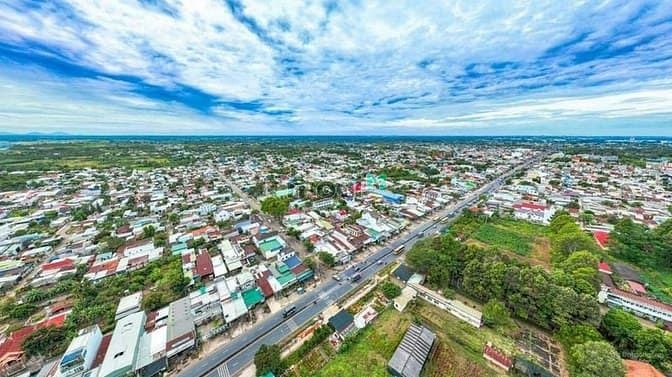 Hình ảnh Chuyển nhượng gấp lô đất 180m2 thổ cư ngay mặt tiền Quốc lộ 51, giá rẻ