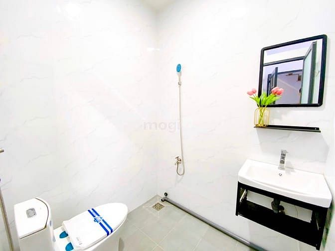 Hình ảnh Cho Thuê Căn Cửa Sổ Thoáng Tách Bếp Tại P6 Quận Tân Bình