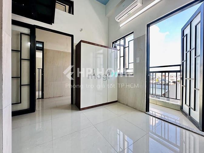 Hình ảnh Căn Hộ Ban Công Riêng Mới Xây (100%) Ngay Hoàng Hoa Thám