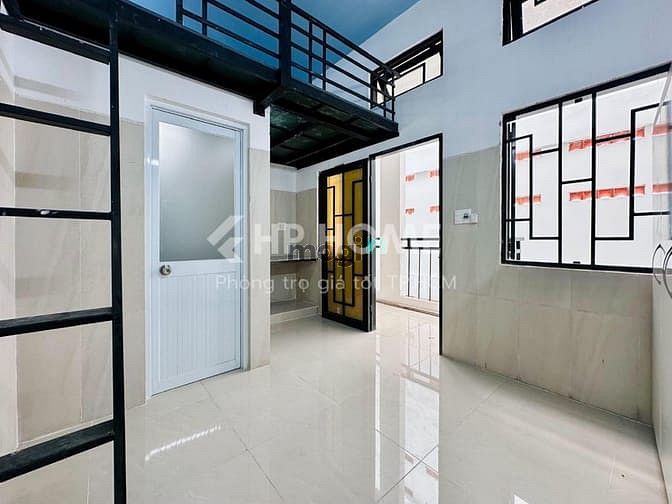 Hình ảnh Căn Hộ Ban Công Riêng Mới Xây (100%) Ngay Hoàng Hoa Thám
