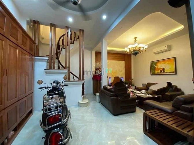 Hình ảnh Cần bán nhà ở Thái Thịnh, ngõ oto. Diện tích 40m2 x 5 tầng = 8.6 tỷ
