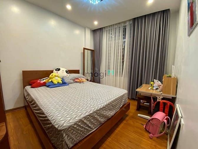 Hình ảnh Cần bán nhà ở Thái Thịnh, ngõ oto. Diện tích 40m2 x 5 tầng = 8.6 tỷ