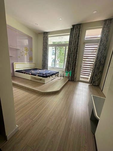 Hình ảnh Cho thuê nhà Hẻm 5m Cao Thắng quận 3 - Ngang 6m - Dtsd 300m2