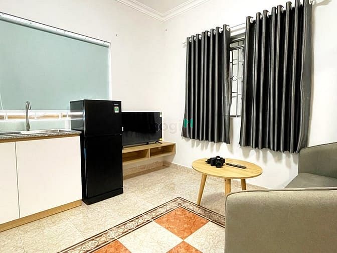 Hình ảnh Cho Thuê Căn Hộ Full Nội Thất Cửa Sổ Lớn Tách Bếp Khu Sân Bay