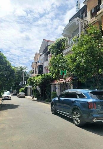 Hình ảnh Bán biệt thị dát vàng ốp gỗ đỏ Gò Vấp