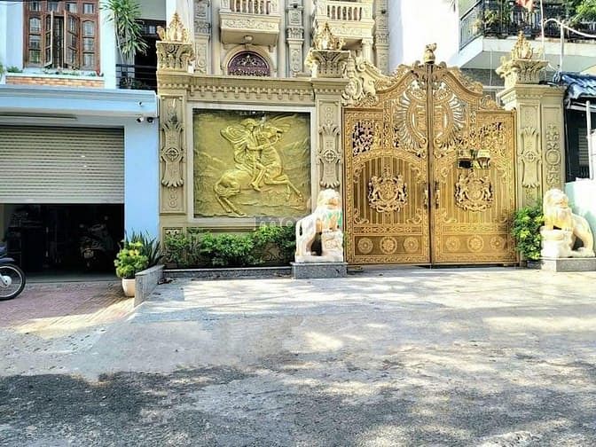 Hình ảnh Bán biệt thị dát vàng ốp gỗ đỏ Gò Vấp