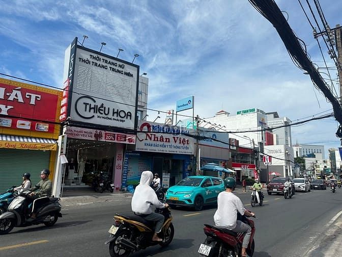 Hình ảnh Cần cho thuê mặt bằng ngang 9m MT Lê Văn Việt, Quận 9 cũ, TP Thủ Đức