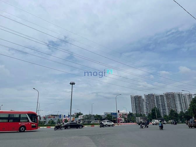 Hình ảnh Bán khuôn đất lớn 2 mặt tiền vòng xoay Liên phường, 5872m2, 4xx tỷ.