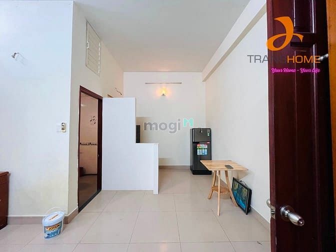 Hình ảnh Căn Hộ Ban Công Full Nội Thất Cửa Sổ Lớn Tách Bếp Khu Sân Bay