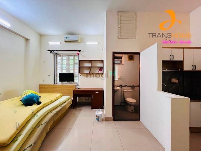 Hình ảnh Căn Hộ Ban Công Full Nội Thất Cửa Sổ Lớn Tách Bếp Khu Sân Bay