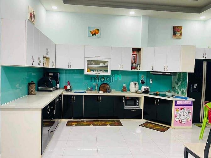 Hình ảnh Siêu phẩm An Lạc Bình Tân 3 tầng 130m2 hẻm xe hơi thông