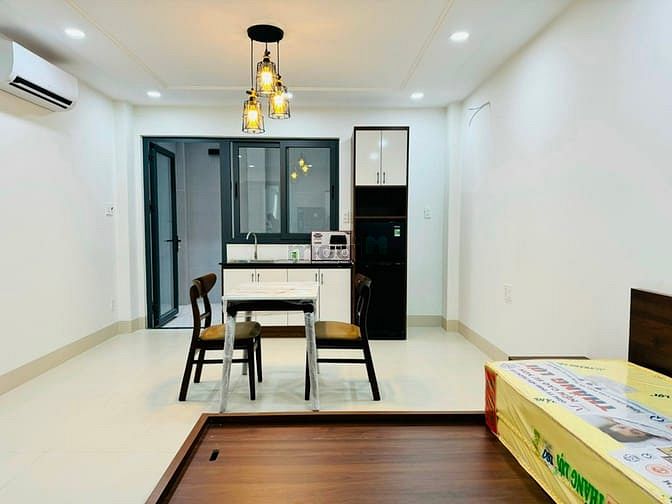 Hình ảnh Căn Hộ Ban Công Full Nội Thất Cửa Sổ Lớn Tách Bếp Ngay Chợ Tân Bình