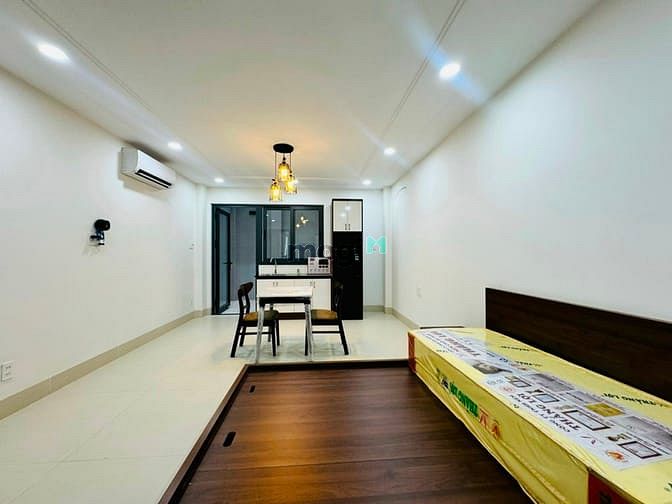 Hình ảnh Căn Hộ Ban Công Full Nội Thất Cửa Sổ Lớn Tách Bếp Ngay Chợ Tân Bình