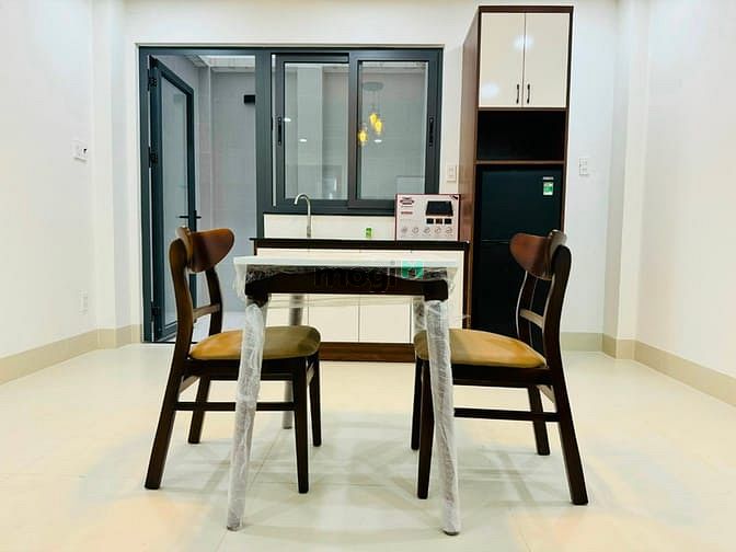Hình ảnh Căn Hộ Ban Công Full Nội Thất Cửa Sổ Lớn Tách Bếp Ngay Chợ Tân Bình