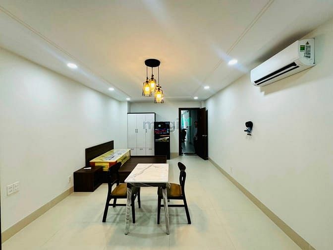 Hình ảnh Căn Hộ Ban Công Full Nội Thất Cửa Sổ Lớn Tách Bếp Ngay Chợ Tân Bình