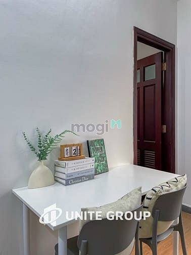Hình ảnh Căn Hộ Ban Công Full Nội Thất Cửa Sổ Lớn Tách Bếp Etown Cộng Hòa