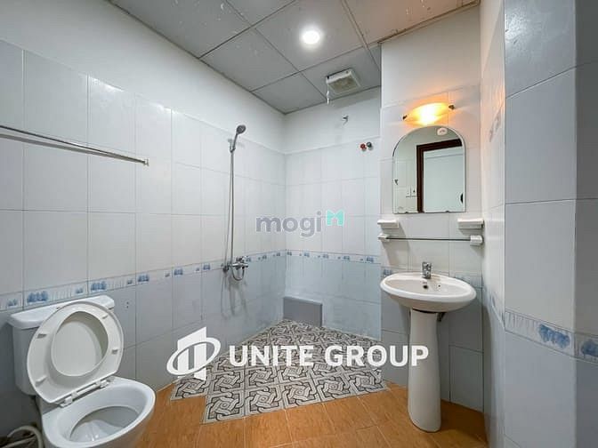 Hình ảnh Căn Hộ Ban Công Full Nội Thất Cửa Sổ Lớn Tách Bếp Etown Cộng Hòa