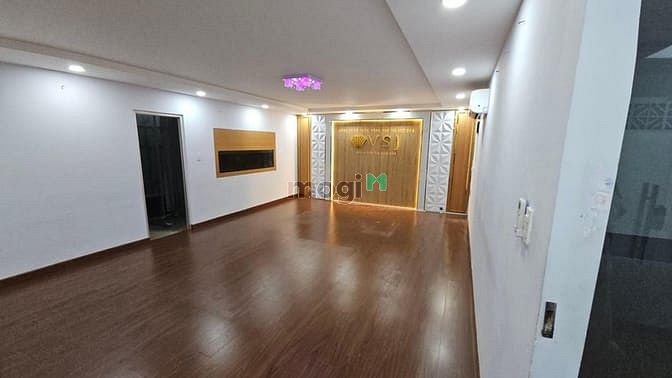 Hình ảnh Cho thuê Tòa Nhà MT Cộng Hòa Tân Bình DT 8,2x29 7 Tầng Thang máy