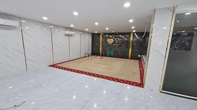 Hình ảnh Cho thuê Tòa Nhà MT Cộng Hòa Tân Bình DT 8,2x29 7 Tầng Thang máy